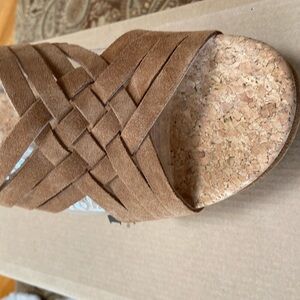 New Ugg slide Sandler in Chestnut size 8